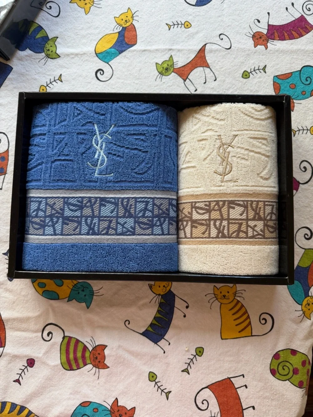 🫧🛀🫧 Yves Saint Laurent Blue & Cream Embroidered Towel Set🫧🛀🫧 NWT 🫧🛀🫧